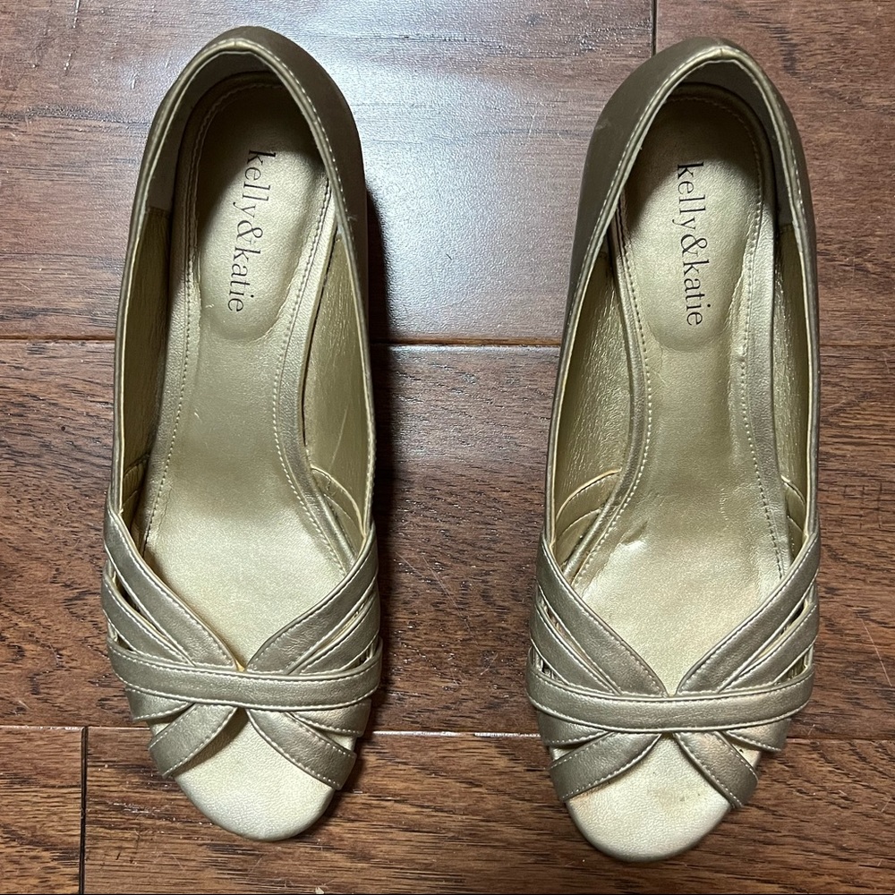 Kelly and Katie gold peep toe wedge size 8 - gently used